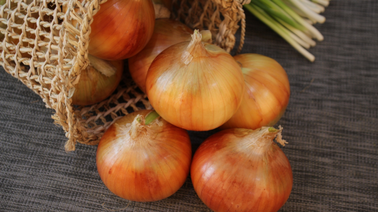 Does onion help in hair growth?